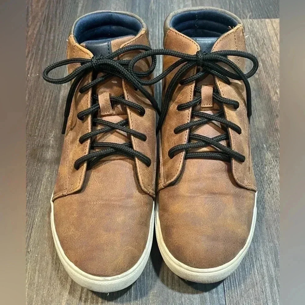Boys size 5 Wonder Nation lightweight brown high tops GUC